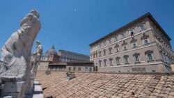 Il Papa durante la preghiera dell'Angelus