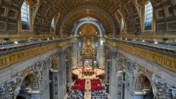 Misa Kepausan di Basilika Santo Petrus
