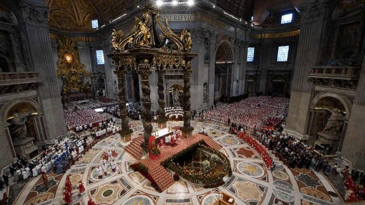 Festliche Stimmung bei der Papstmesse