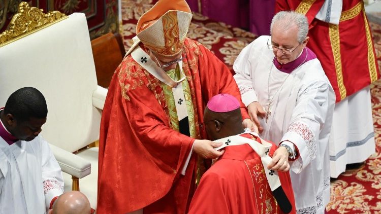Kuvalishwa kwa Pallium Maaskofu wakuu