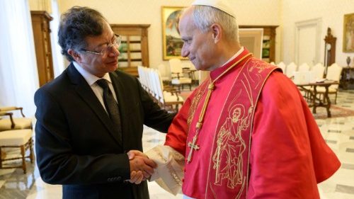 Papst und Kolumbiens Pr&auml;sident beraten &uuml;ber Friedensprozess