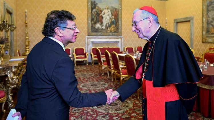 A kolumbiai eln&ouml;k &eacute;s Parolin b&iacute;boros