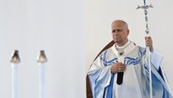 2026.07.04 Visita Pastorale a Lampedusa - sosta al Molo Favaloro: benedizione della targa che intitola il Molo a Papa Francesco e Santa Messa