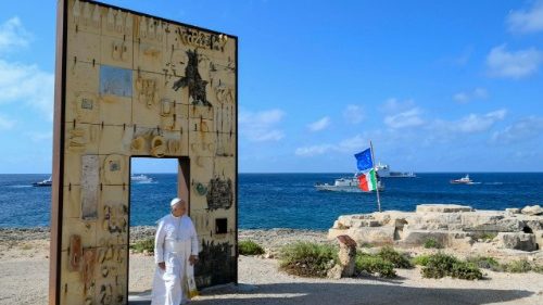 De Francisco a Le&oacute;n XIV en Lampedusa, puerta de entrada de los migrantes