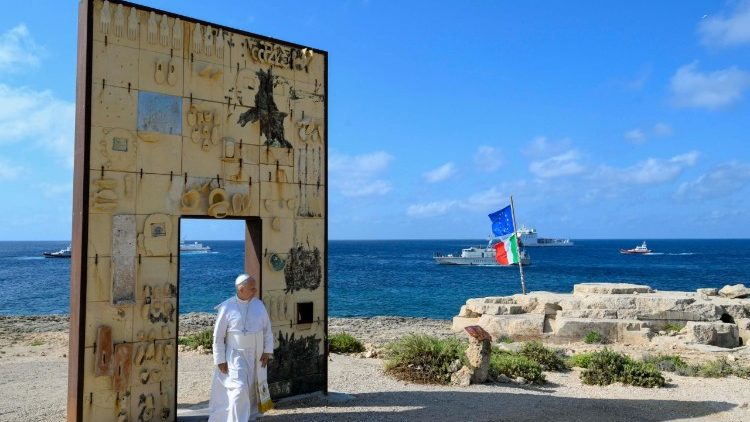Spomenik »Vrata Evrope«, posvečen migrantom, ki so izgubili življenje med prečkanjem Sredozemskega morja