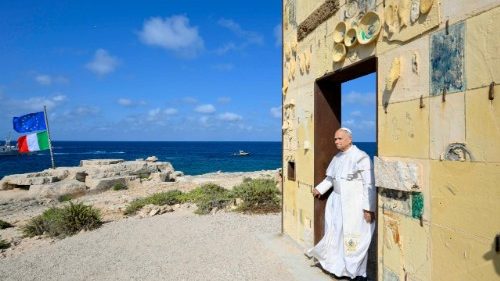 Leone a Lampedusa, un grido muto dal cuore del Mediterraneo