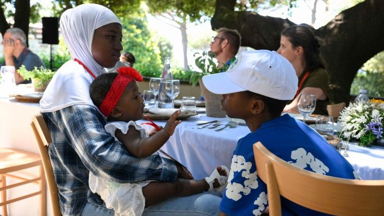 Almuerzo del Papa con los más necesitados en Castel Gandolfo