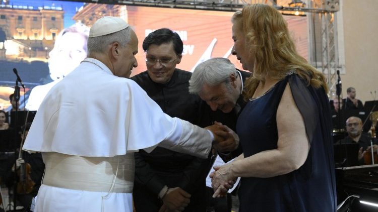 Papa Leone con Rossana Tomassi Golkar, Pier Carlo Orizio, Marco Rogliano