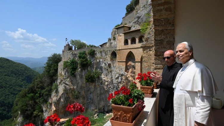 Un momento della visita di Papa Leone XIV ai Monasteri benedettini di Subiaco   (@Vatican Media)