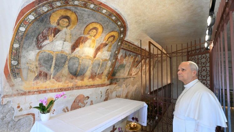 Przed słynnym freskiem Najświętszej Tr&oacute;jcy