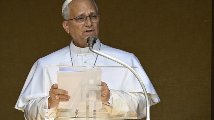 W Uroczystość Wniebowzięcia NMP Papież przewodniczył modlitwie południowej na Piazza della Liberta. 
