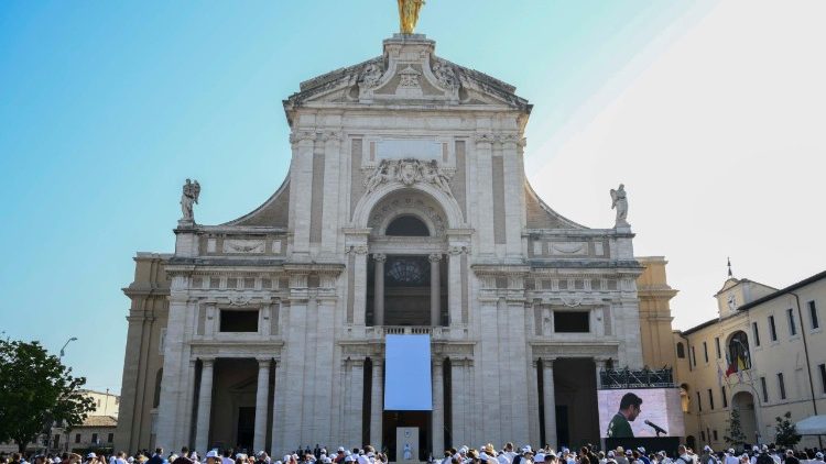 2026.08.06 Visita Pastorale ad Assisi - Piazza Santa Maria degli Angeli: Incontro con i Giovani