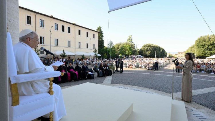 Il Papa dialoga con i giovani