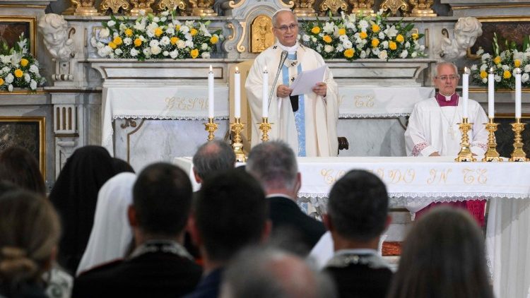 Le&oacute;n XIV pronuncia la homil&iacute;a de la misa en la solemnidad de la Asunci&oacute;n de Mar&iacute;a.
