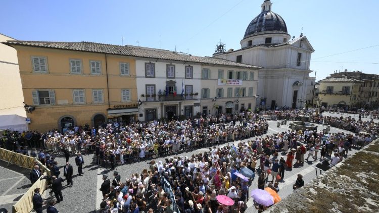 Pogled na Trg slobode u Castel Gandolfu