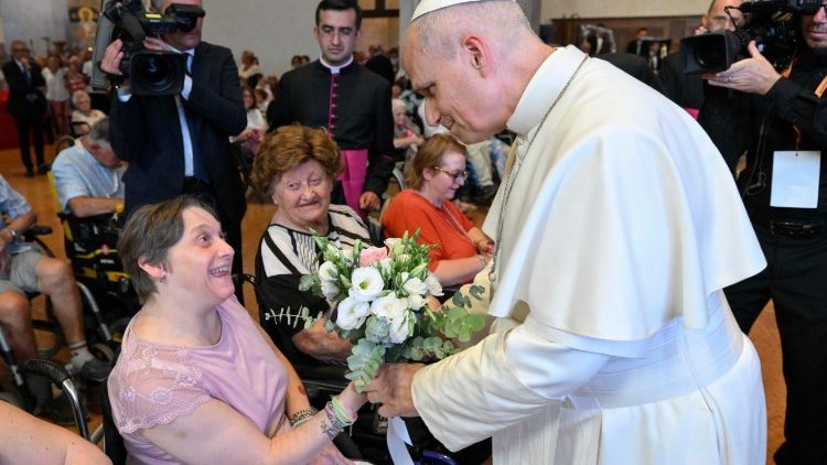 Encuentro del Papa León XIV con personas enfermas, con discapacidad y pobres asistidas por Cáritas
