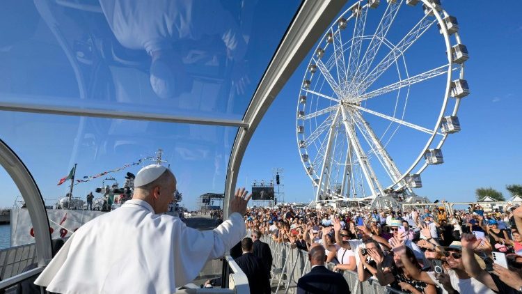 La llegada del Papa al puerto de Rimini
