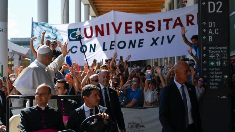 Le&oacute;n XIV saluda a participantes en el Meeting