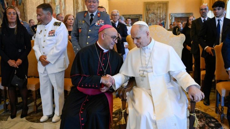 Papst Leo XIV. bei der Audienz f&uuml;r die Pilgergruppe des portugiesischen Milit&auml;rordinariats