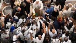 A l'Audience générale, le Pape saluant les pèlerins sénégalais_mercredi 26 août 2026