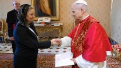 Botschafterin Caroline Vermeulen im Zug ihres Antrittsbesuchs bei Papst Leo 