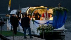 2026.08.29 Processione mariana sul lago 