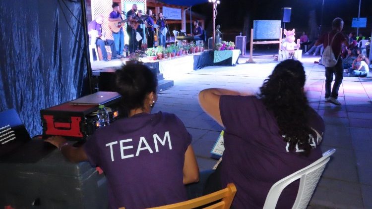 The day concluded with an evening of adoration and worship led by Fr. Benedetto Di Bitonto and his fellow musicians, with voices singing in Hebrew, Arabic, and English
