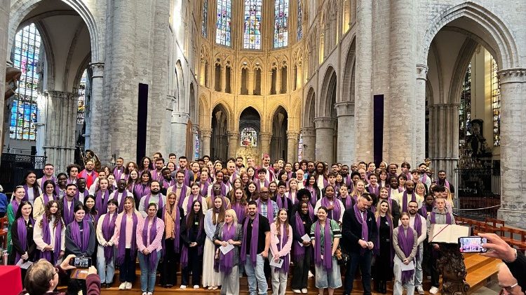 Catéchumènes adultes baptisés par Mgr Luc Terlinden, archevêque de Malines Bruxelles
