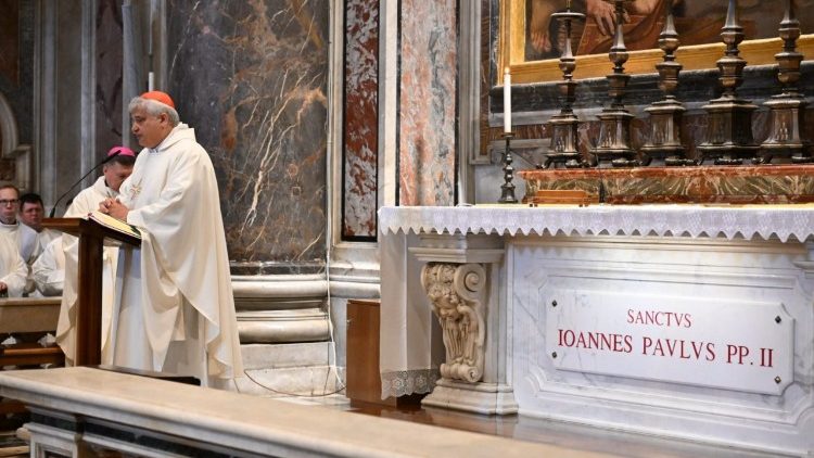 Krajewski b&iacute;boros szentmis&eacute;t mutat be Szent II. J&aacute;nos P&aacute;l s&iacute;rj&aacute;n&aacute;l