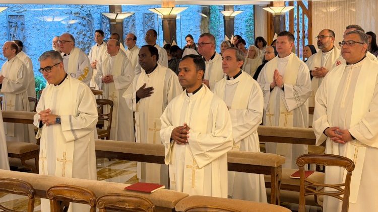 Messa a Casa Santa Marta nell’anniversario della morte di Papa Francesco