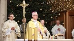 Bp Lechowicz podczas Mszy św. rocznicowej (Ordynariat Polowy)