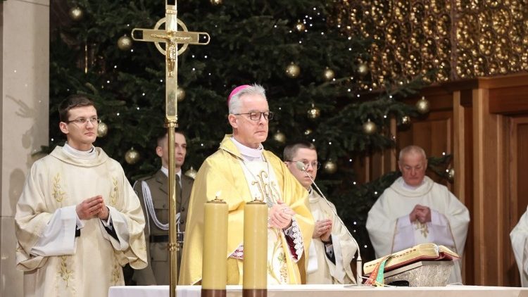 Bp Lechowicz podczas Mszy św. rocznicowej (Ordynariat Polowy)
