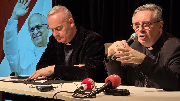 Mgr David, archevêque de Monaco (à droite) et le père Venard, responsable de la communication du diocèse