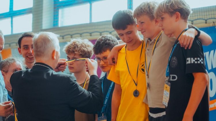  W programie znalazły się też rozgrywki sportowe (&copy; Fundacja „Dzieło Nowego Tysiąclecia)