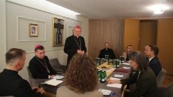 Spotkanie wicepremiera Radosława Sikorskiego z przewodniczącym KEP abp. Tadeuszem Wojdą SAC ws. przygotować do wizyty Papieża Leona XIV w Polsce (fot. BP KEP)