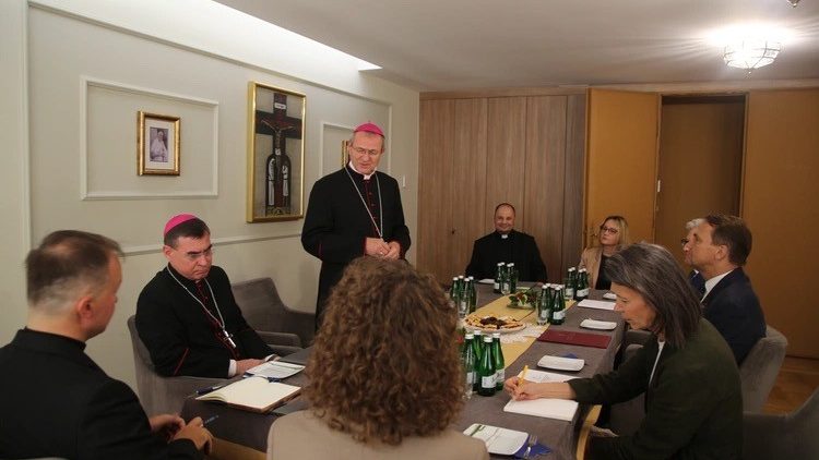 Spotkanie wicepremiera Radosława Sikorskiego z przewodniczącym KEP abp. Tadeuszem Wojdą SAC ws. przygotować do wizyty Papieża Leona XIV w Polsce (fot. BP KEP)