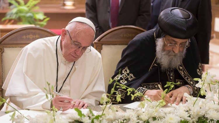Pope Francis with Pope Tawadros during his journey to Egypt in 2017