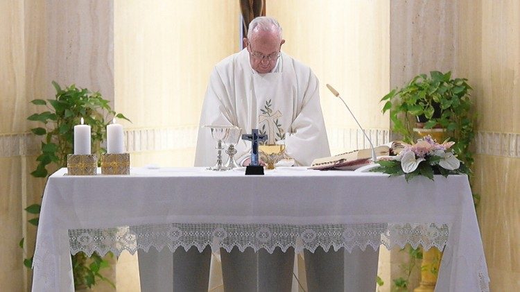 2018.06.18 Papa Francesco celebra la Messa a Santa Marta