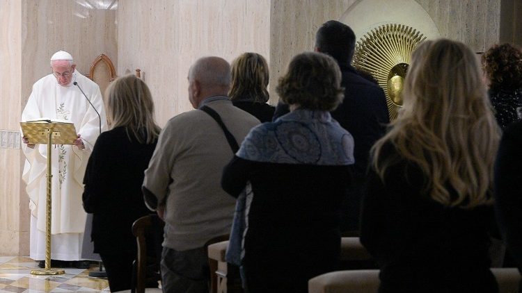 Der Papst feiert Messe mit Angehörigen der Opfer von Rigopiano