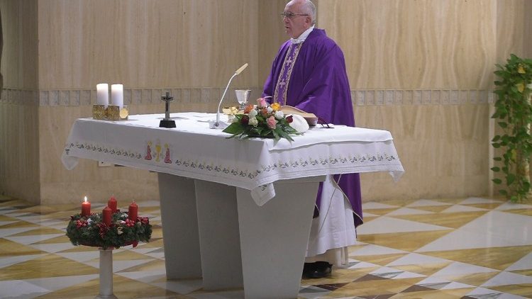 Papa Francesco nella Cappella di Casa Santa Marta