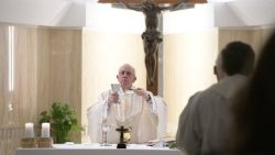 Papa na Capela da Casa Santa Marta