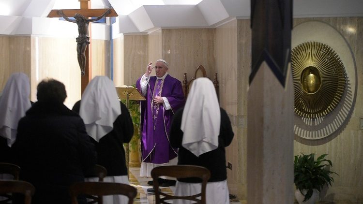 Papa Francesco casula viola