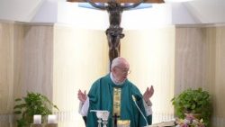 Папа падчас Эўхарыстыі ў Доме св. Марты