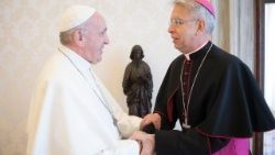 Joseph Marino 2018 mit dem Papst