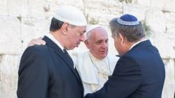 Papež František s velkým muftím a vrchním rabínem Izraele při apoštolské cestě do Svaté země