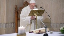 Papst bei der Frühmesse