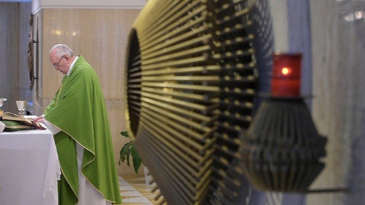 Папа падчас св. Імшы ў капліцы Дому св. Марты