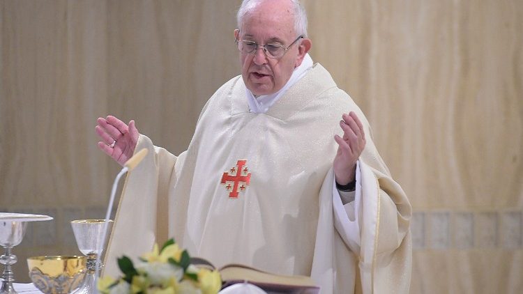 Papa Francesco celebra la Messa a Casa Santa Marta