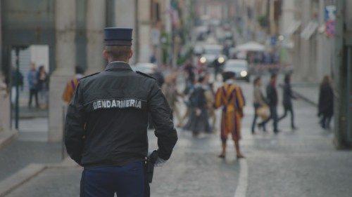 Охрана входа на территорию Государства Града Ватикан