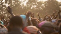 Eine Menschenmenge in Kenia (Archivbild)